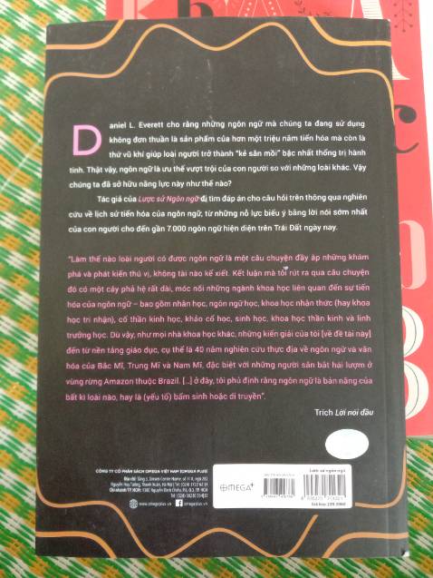 Quyển Các đế chế ngôn từ: mới, nguyên seal.
Quyển lược sử ngôn ngữ: cũ, đã bóc seal, rách góc, có những vết loang trắng lâu ko sạch.
Quyển cuộc phiêu lưu của ngôn ngữ anh: hơn quyển lược sử ngôn ngữ ở điểm ko rách góc.
Khi khui đơn hàng thì cảm thấy thất vọng về sản phẩm.