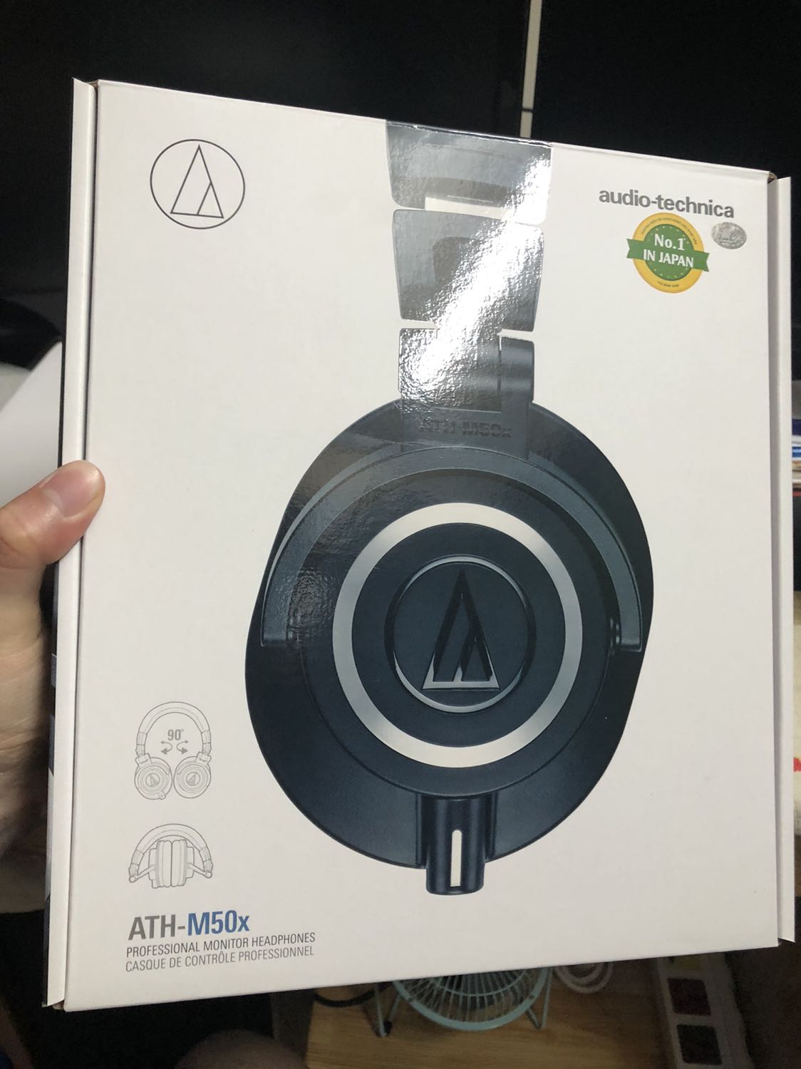 Đúng với 2 chữ huyền thoại, nghe trong, rõ, bass ấm, đeo rất kín tiếng luôn, có đều đeo lâu thì hơi hầm tai, nếu ko quen sẽ rất khó chịu
Nói chung là quá tuyệt vời, rất đáng đồng tiền bát gạo