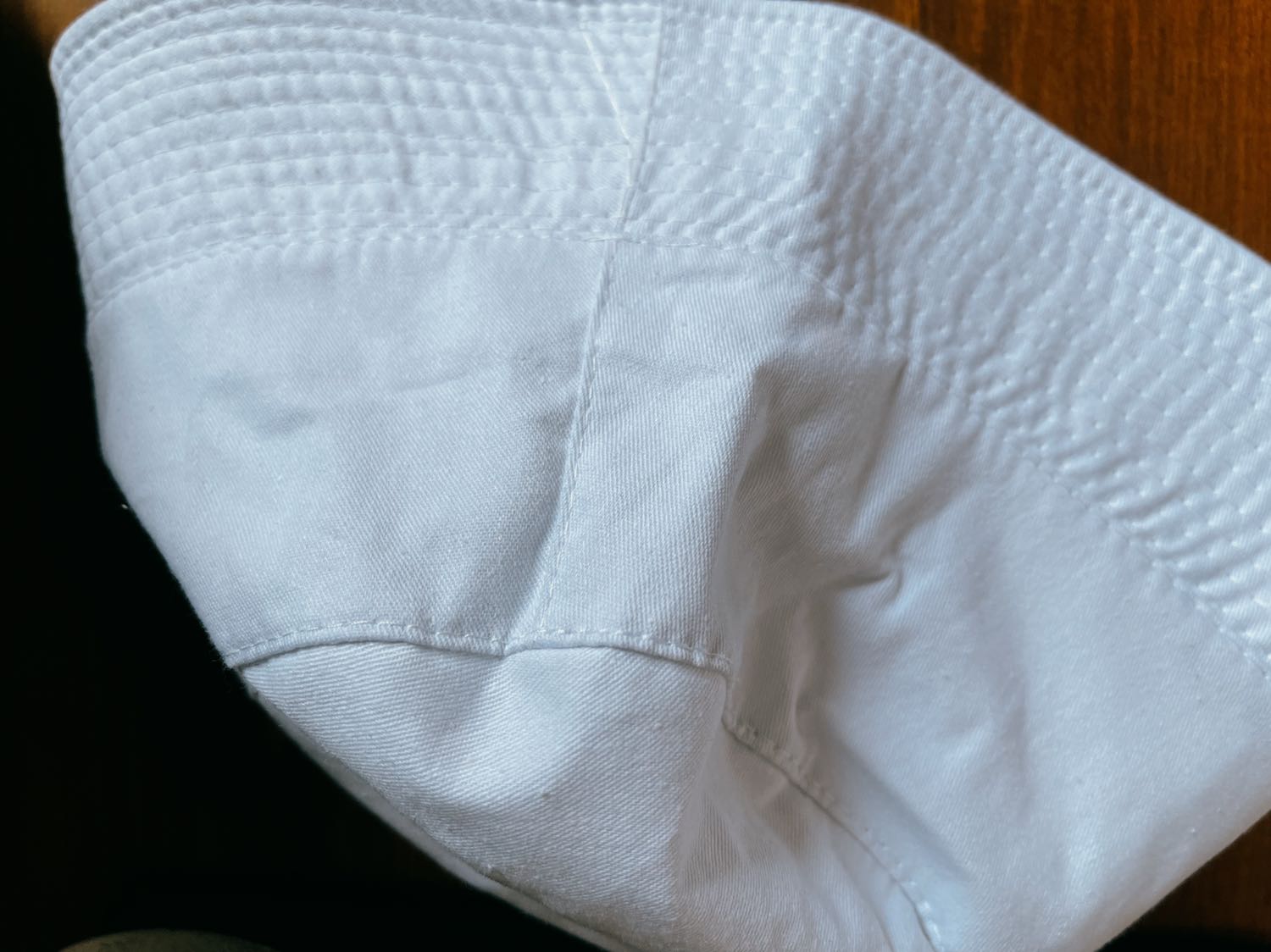 Giá khá hợp lý. Mũ cũng không quá dày đội lên dáng