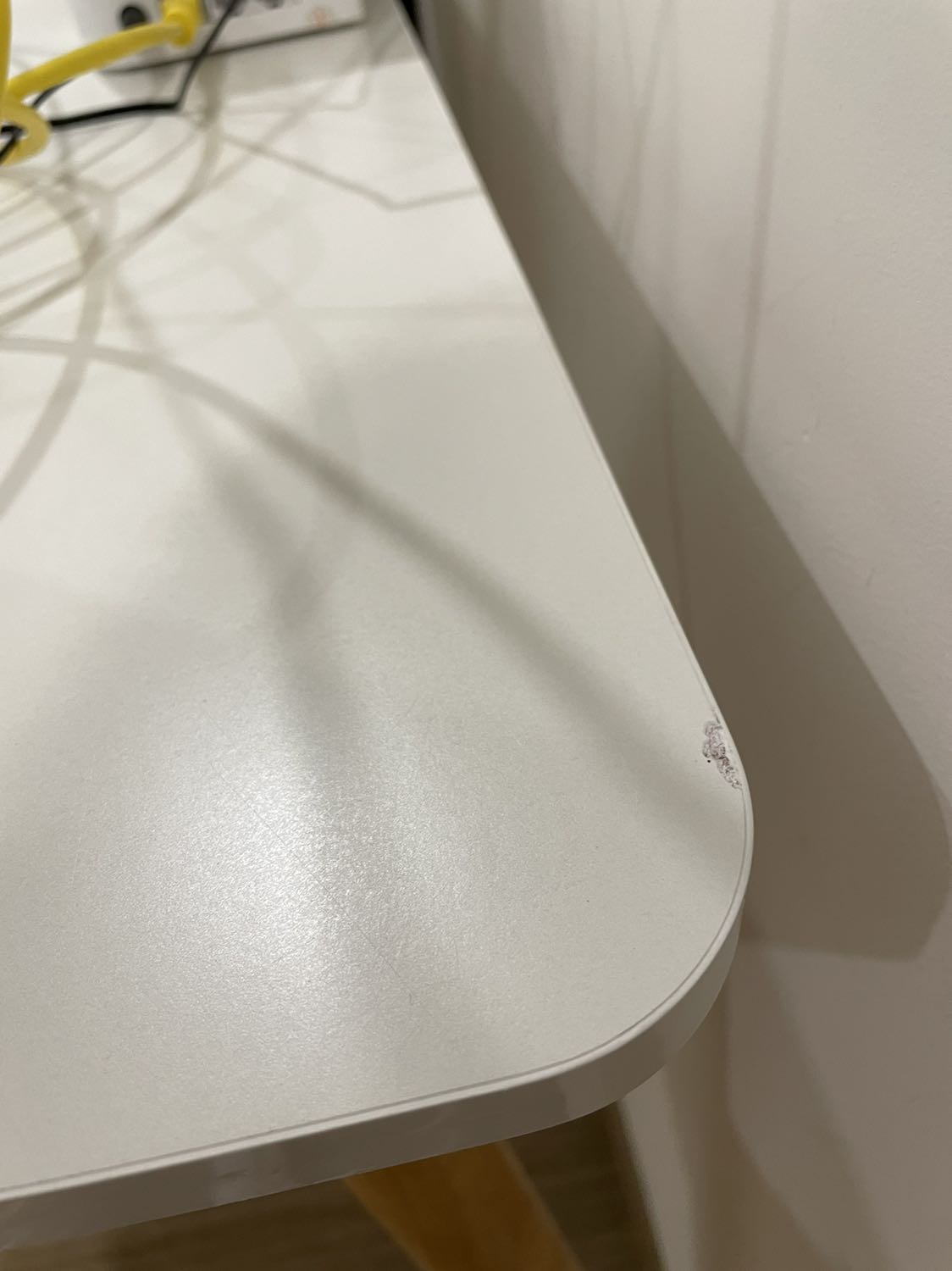 Mình đặt hai bàn gửi đến có một bàn trả giá bằng hai:( so sad