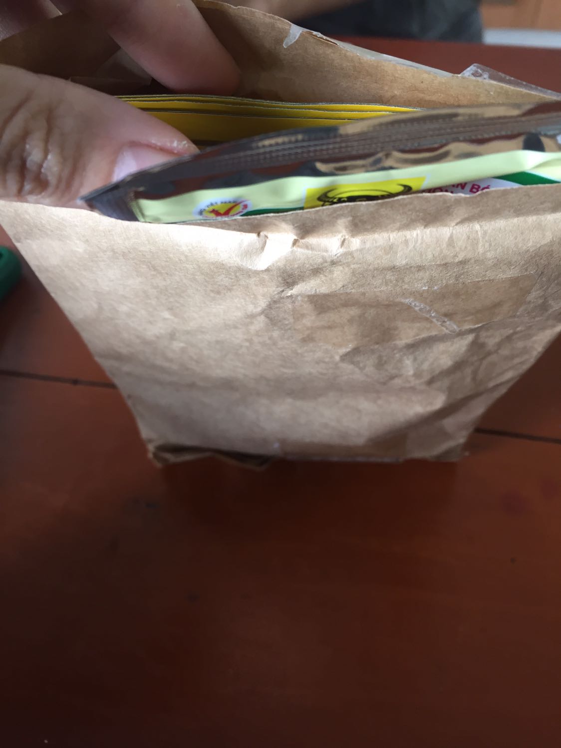 Sản phẩm đóng gói cẩn thận, có kèm 1 gói phân bón nhỏ. Cảm ơn shop và Tiki.