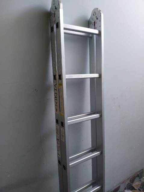 Ship mấy lần mới đến tay do hàng cồng kềnh. Thang khá chắc chắn lại được tặng thêm dây buộc đồ dù mình không chọn.