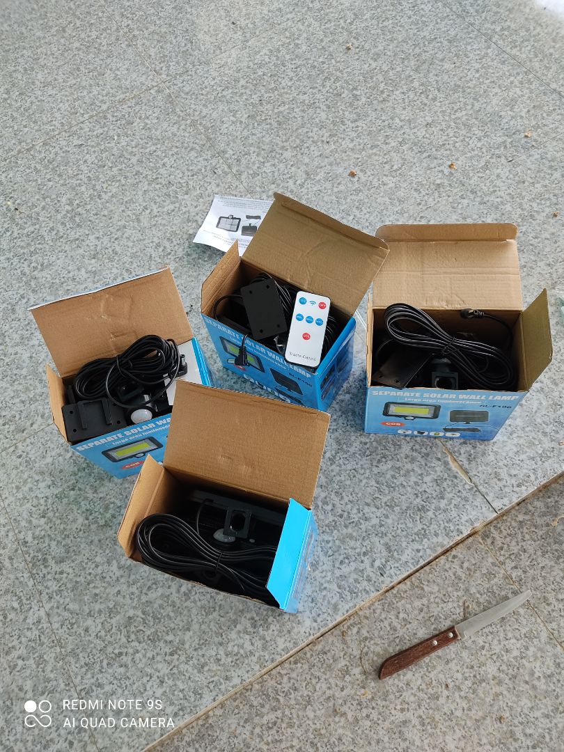 tôi mua bốn đèn mà cửa hàng gửi chỉ có một cái điều khiển, gọi điện thoại thì không nghe máy, làm vậy khác nào *** khách hàng,titi nên xem xét lại đi ạ tôi mua bốn đèn mà cửa hàng gửi chỉ có một cái điều khiển, gọi điện thoại thì không nghe máy, làm vậy khác nào *** khách hàng,titi nên xem xét lại đi ạ