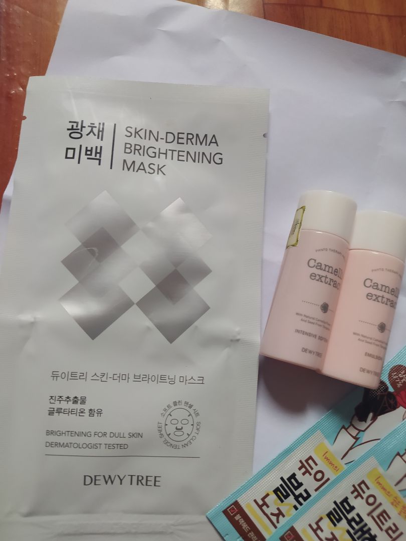 Thời gian giao hàng cực nhanh, mặt nạ thì dùng rất thích luôn, không bị kích thích da một chút nào dù da mình là da nhạy cảm.