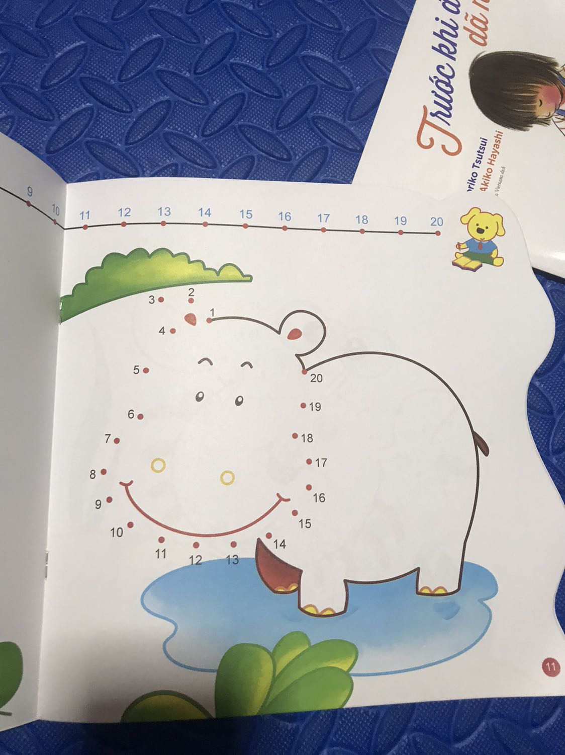 Shop đóng gói cẩn thận. Sách in màu dày dặn. Hình vẽ to, đa dạng và đơn giản trẻ con. Vừa nối hình vừa tô màu. Sale 12k. Bé rất thích