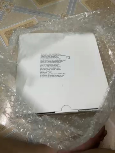 Dây cáp đầu cắm hơi cũ, sản phẩm không đúng. Quạt này là của hãng Xiaoda không phải Xiaomi. Tên sản phẩm gây cho khách hàng hiểu nhầm