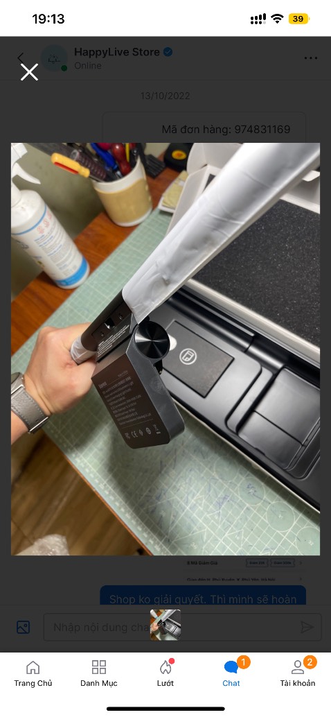 Thất vọng. Shop giao hàng khác so với ảnh của shop. Loại shop giao là loại gài vào mép màn hình rất dễ làm hư màn. Không phải loại cân bằng như ảnh mô tả. Nt cho shop. Thì shop ko nhận sai. Quá thất vọng