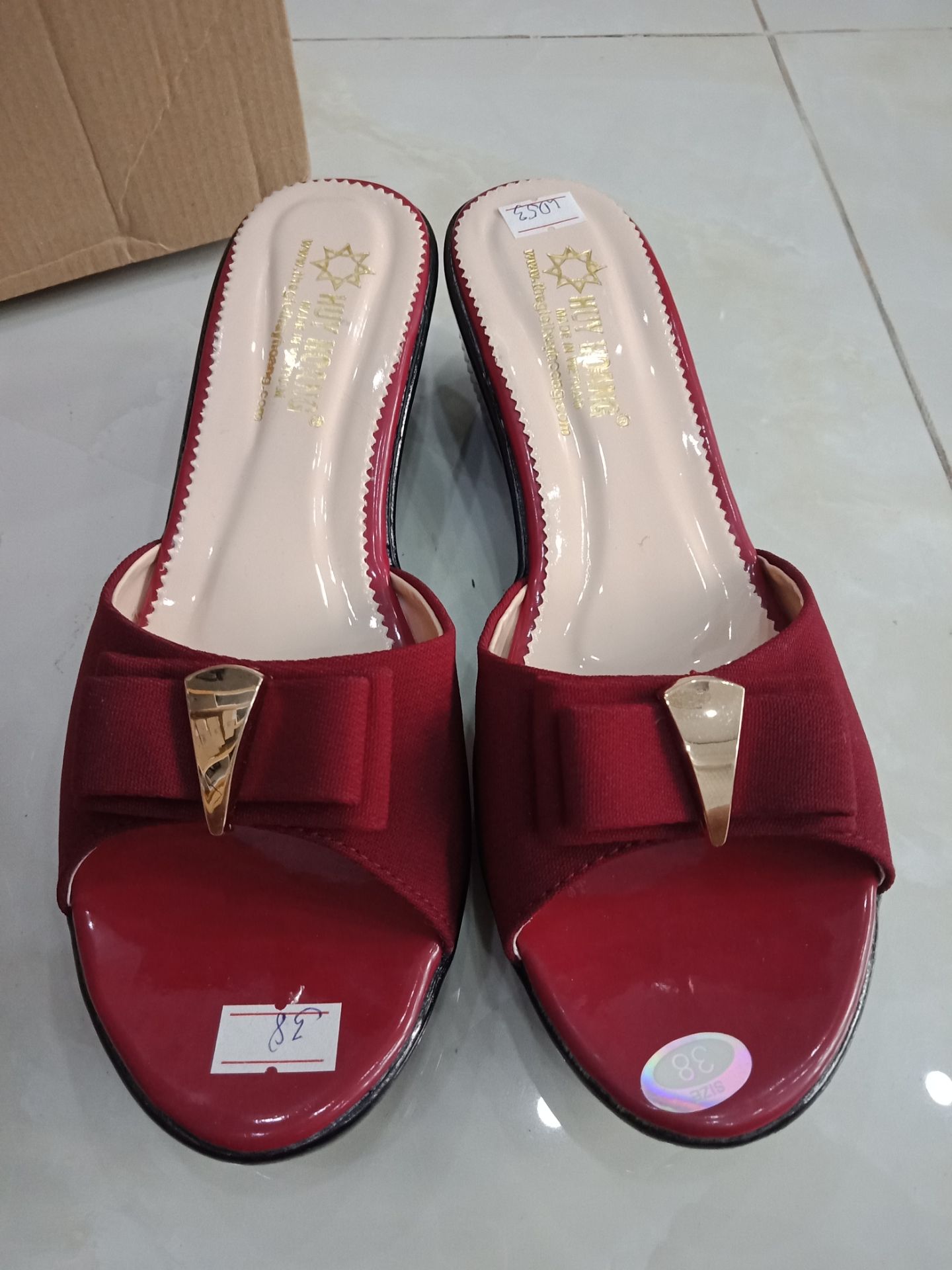 Dép đẹp nên mua thêm cho chị mình... rất đẹp nhé