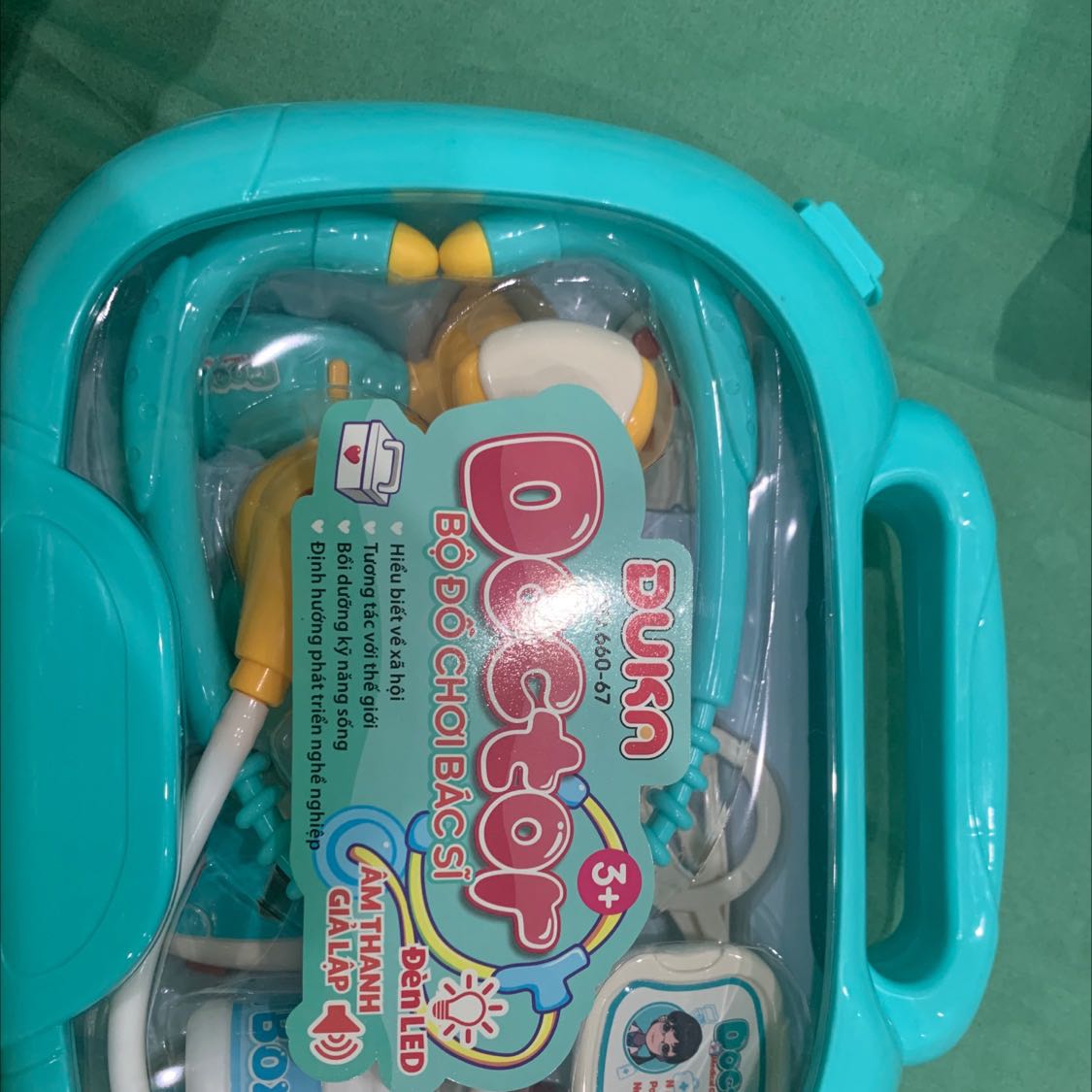 Đồ chơi cho bé khá đẹp, nhìn chắc chắn, có va li nhìn đẹp. Bé rất thích. Giao hàng nhanh