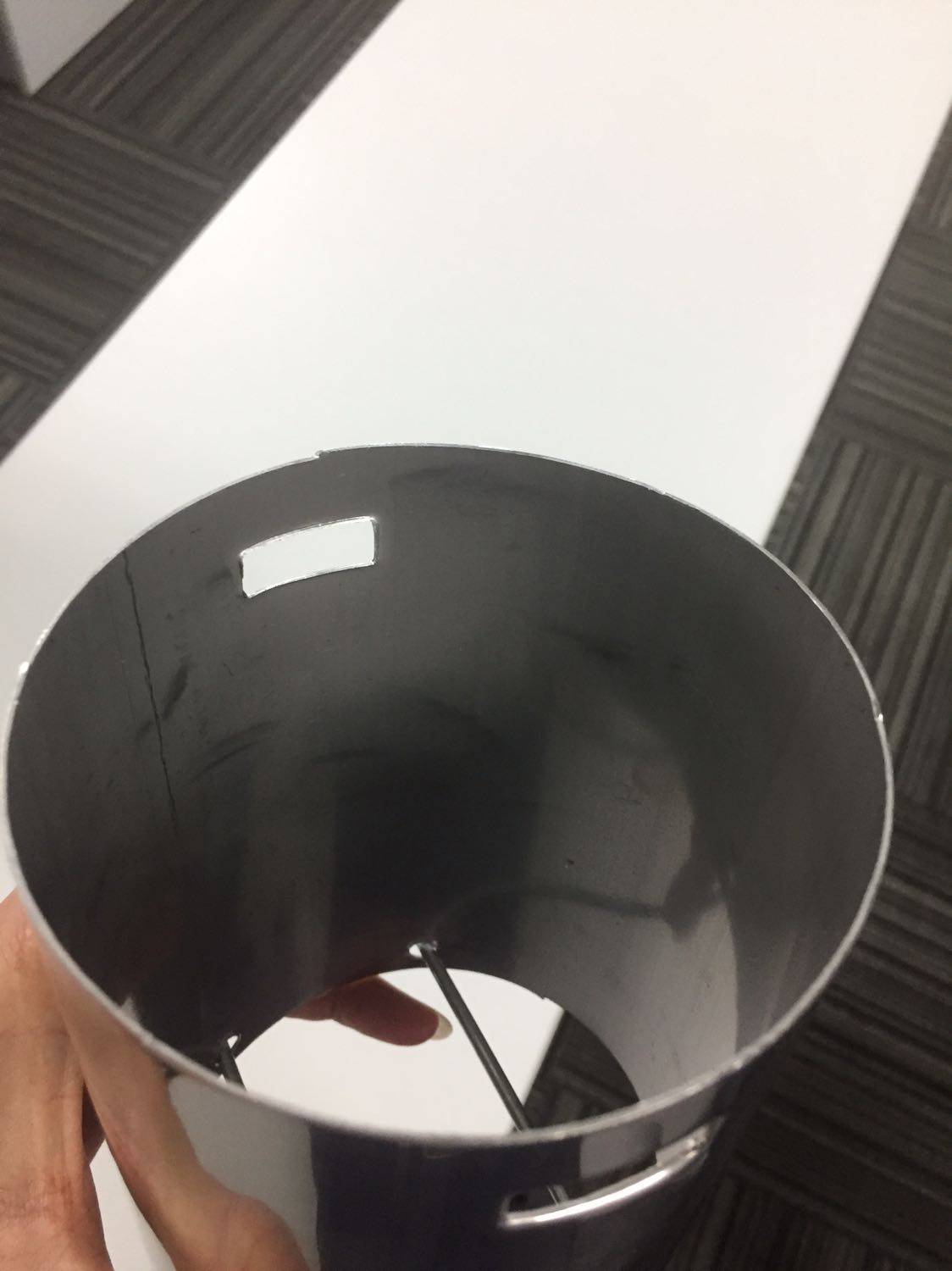 Cắt không đều, còn rất nhiều chỗ sắc nhọn