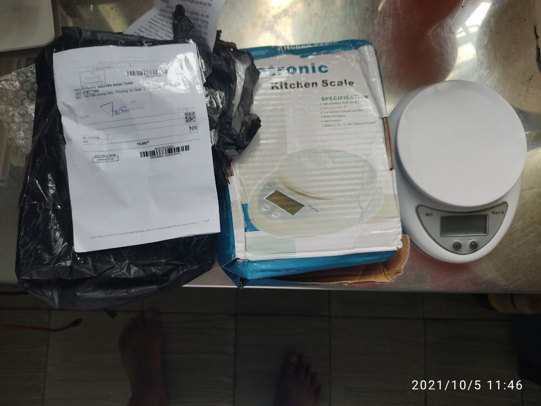 Tiki có bao giờ sử dụng túi đựng rác bằng nhựa tái chế để gói hàng cho khách bao giờ chưa ??? Cân thì sai số 200g.Chả hiểu shop cộng tác này là cái thứ gì nữa !!!???