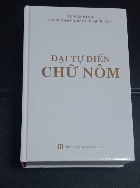 Shop đóng gói rất kỹ nhưng trong quá trình vận chuyển cũng bị móp nhẹ.
Sách có nội dung khá đồ sộ, trình bày dễ hiểu.
Giấy không quá dày nhưng không mỏng lắm.