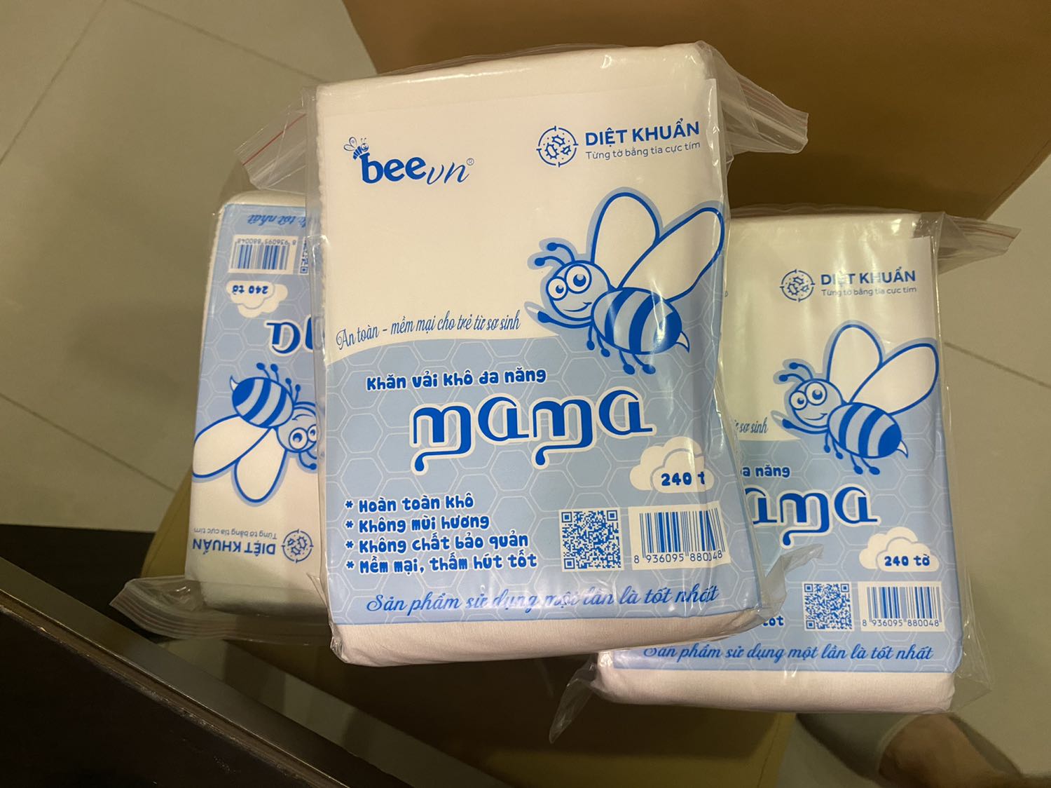 Bao bì hơi khác so với mô tả nhưng vẫn của Bee. Chắc mẫu mới.
Khăn dùng tốt: mềm, dai.
Shop giao hàng nhanh và đóng gói cẩn thận.
Totaly recommended. Bao bì hơi khác so với mô tả nhưng vẫn của Bee. Chắc mẫu mới.
Khăn dùng tốt: mềm, dai.
Shop giao hàng nhanh và đóng gói cẩn thận.
Totaly recommended.