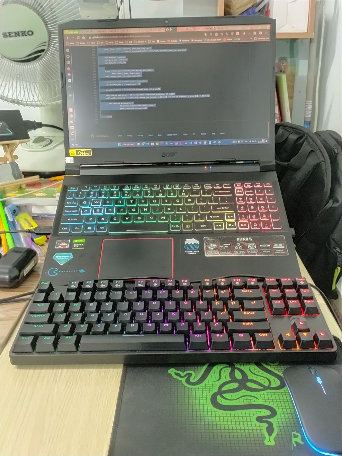 bàn phím giao đúng mẫu. Rất đẹp nhưng keycap chưa hoàn thiện lắm. RGB đơn sắc, nhiều chế độ led. Gõ không ồn lắm, phù hợp với việc chơi game nhưng gõ văn bản thì không phù hợp cho lắm. Tổng quan thì 8/10 nên mua nha mọi người. Với mức giá này thì khá oke rồi