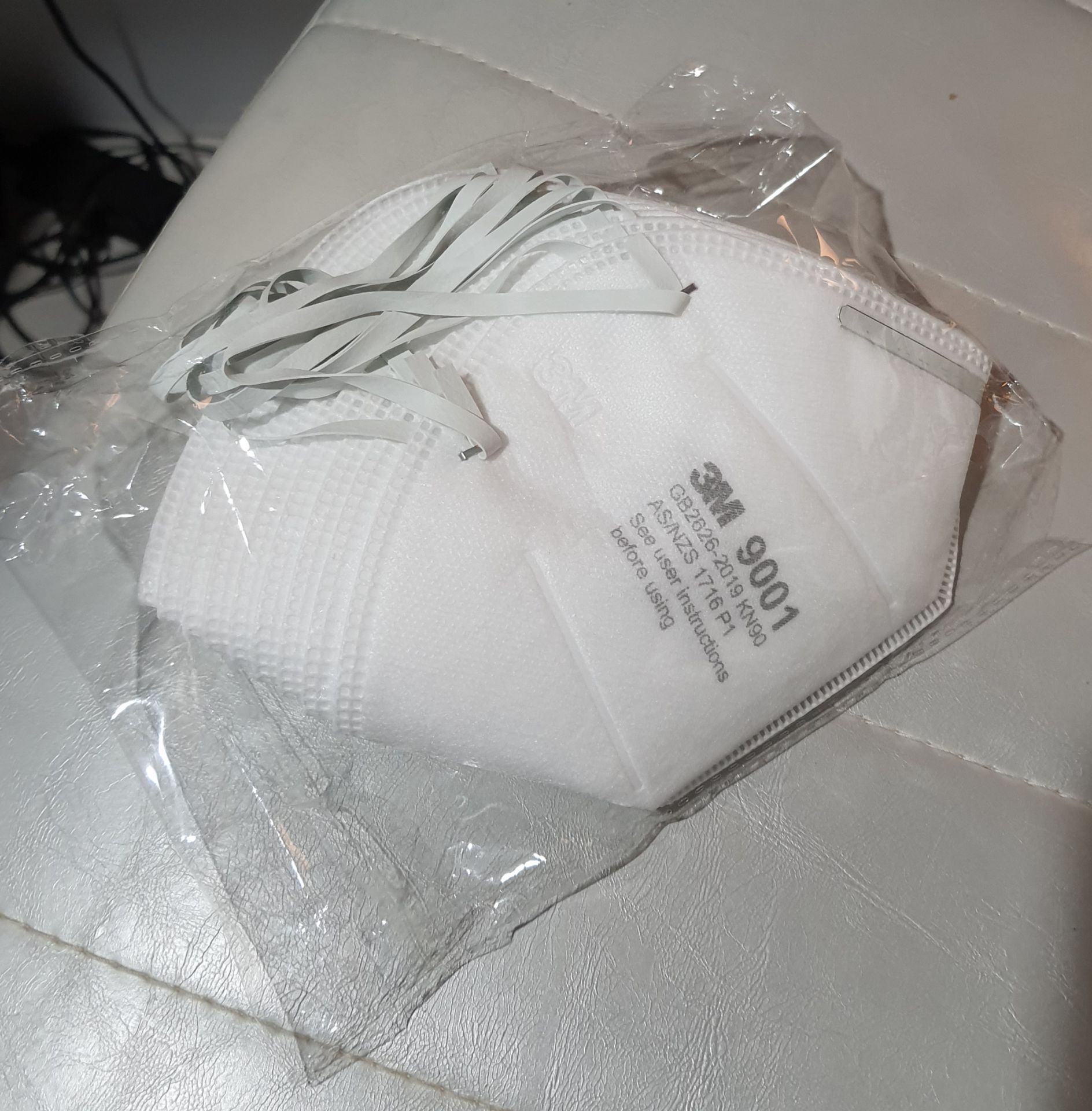 khẩu trang ok, đúng loại, giao hàng nhanh.
Tuy nhiên, đóng gói sản phẩm còn cẩu thả, hình thức kém, cần cải thiện để shop có thể đạt được 5 sao từ khách hàng