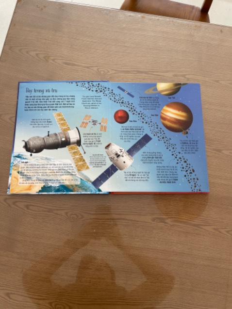 Giao hàng nhanh, đóng gói cẩn thận, sách in đẹp, hình ảnh bắt mắt, sống động. nội dung dịch khá tốt