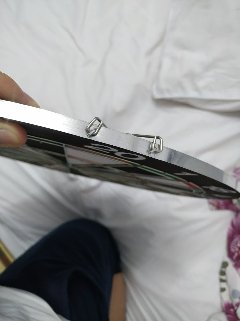 Sản phẩm giao hàng nhanh.
Về bảng hồng tâm có hai mặt rất tiện nhưng phần móc treo bảng cảm giác hơi yếu nhưng vẫn xài ổn.
Phi tiêu thì có hai bịch, 6 phi tiêu nhưng chỉ có 4 bịt mũi. Phi tiêu hơi cũ nhưng xài ổn, phóng rất đầm tay, có điều một phi tiêu bị lỏng phần thân với mũi, chỉnh sửa chút là ok luôn.
Phóng rất đã, phù hợp với người lớn.
Châm trước cho 5 sao ạ ???