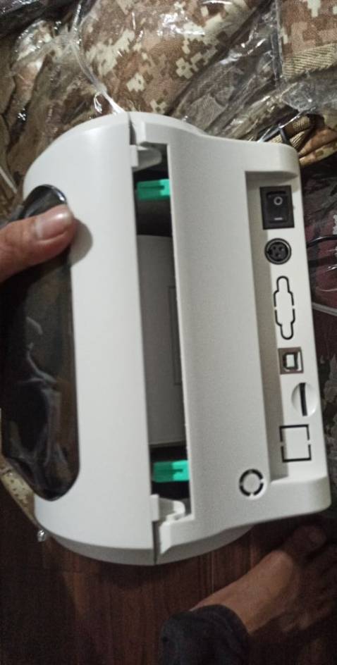 XPRINTER XP-420B là mẫu máy có kết nối Lan và có thể in qua điện thoại nhưng sản phẩm này ko có cổng LAN tức ko thể in qua điện thoại được. Mọi người cẩn thận kẻo ôm hận nhé!