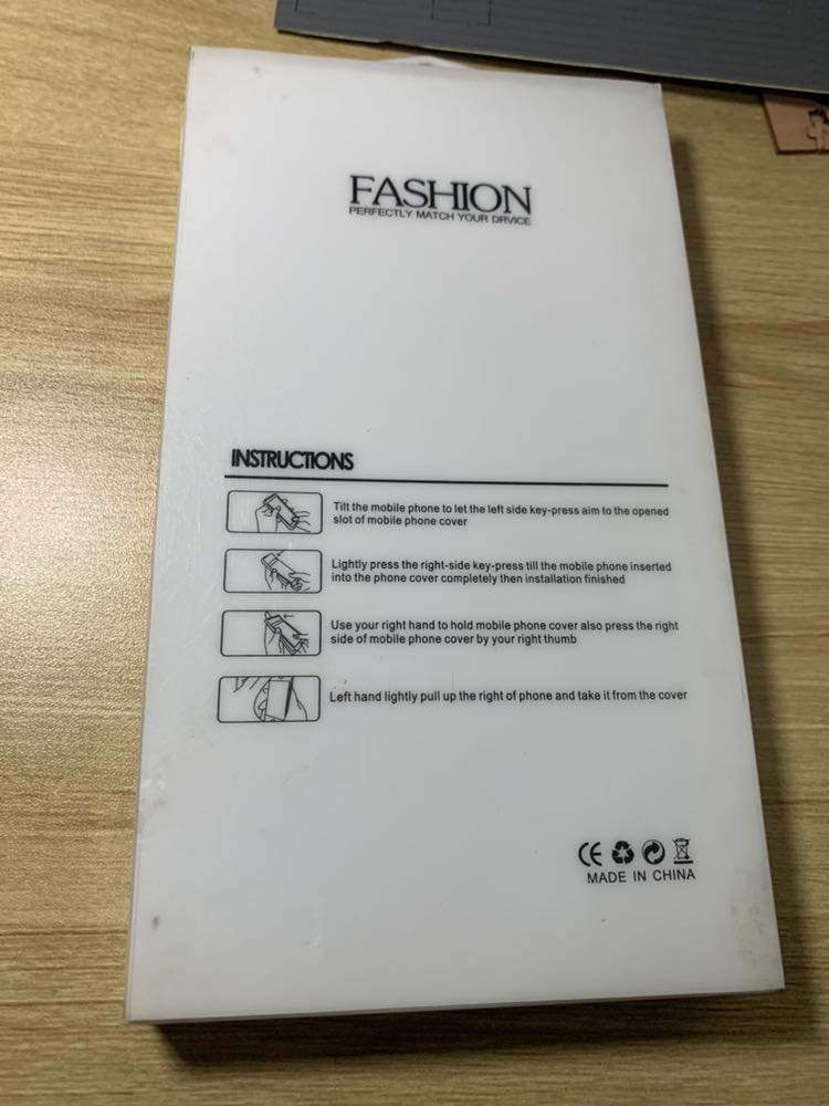 Sản phẩm nhận được không giống như trong hình. Không có chống sốc ở 4 góc. Cũng ko có logo XUNDD ở cạnh ốp