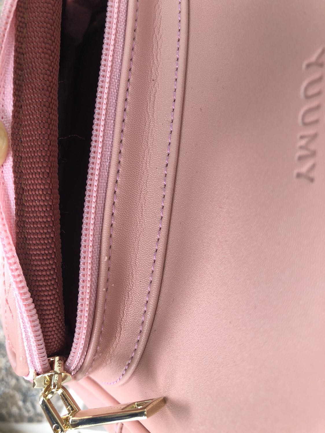 Giao hàng nhanh, đúng mẫu, dùng ok. Có điều dây kéo nhỏ hơi khó kéo do may lớp trong sát dây kéo.