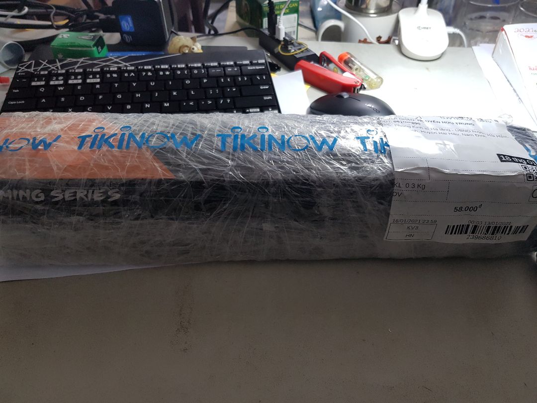 Lần đầu tiên gặp món bàn di chuột to và dày như vại. Lúc nhận hàng cứ thắc mắc sao có mỗi bàn di chuột mà shop đóng hộp kỹ thế :)))