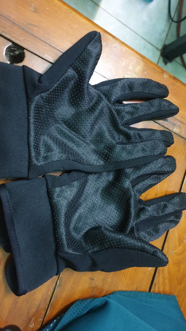 găng tay hơi mỏng nhưng vẫn ok chất lượng tốt