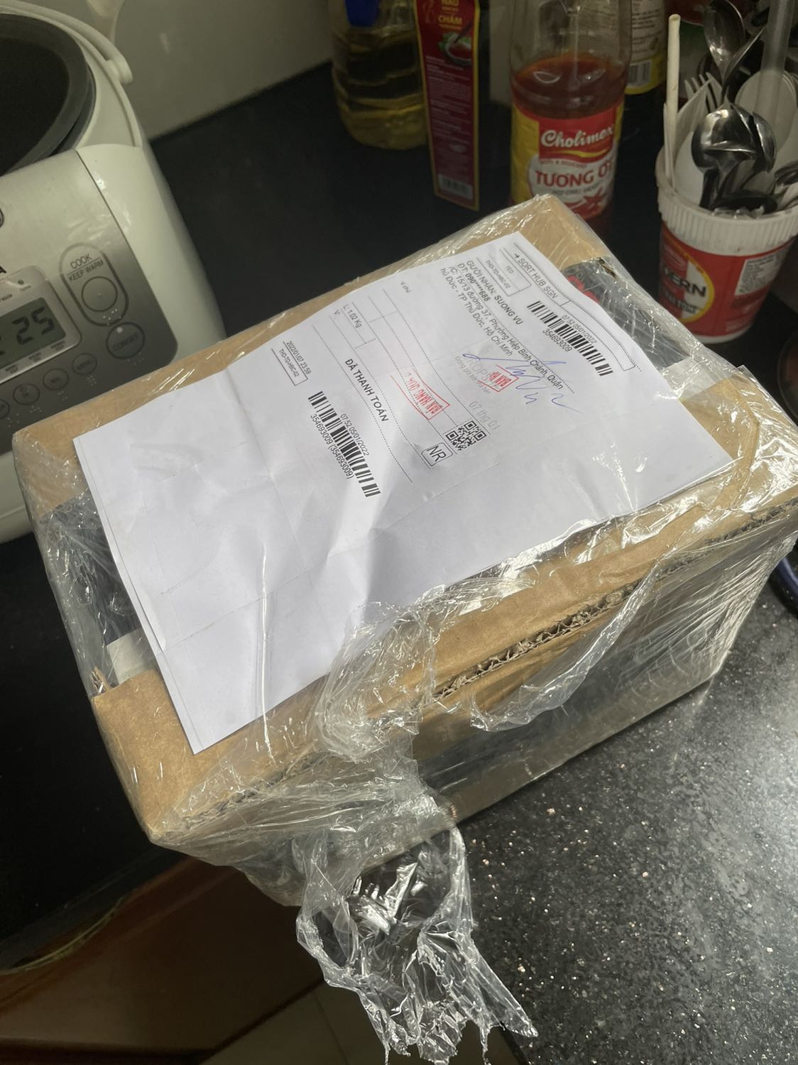 Đóng gói cẩn thận, hàng ok mới mẻ dù mình thấy tính bảo hành từ tháng 3/2021 rồi. Nhưng dù sao thấy xài ổn so với giá tiền.