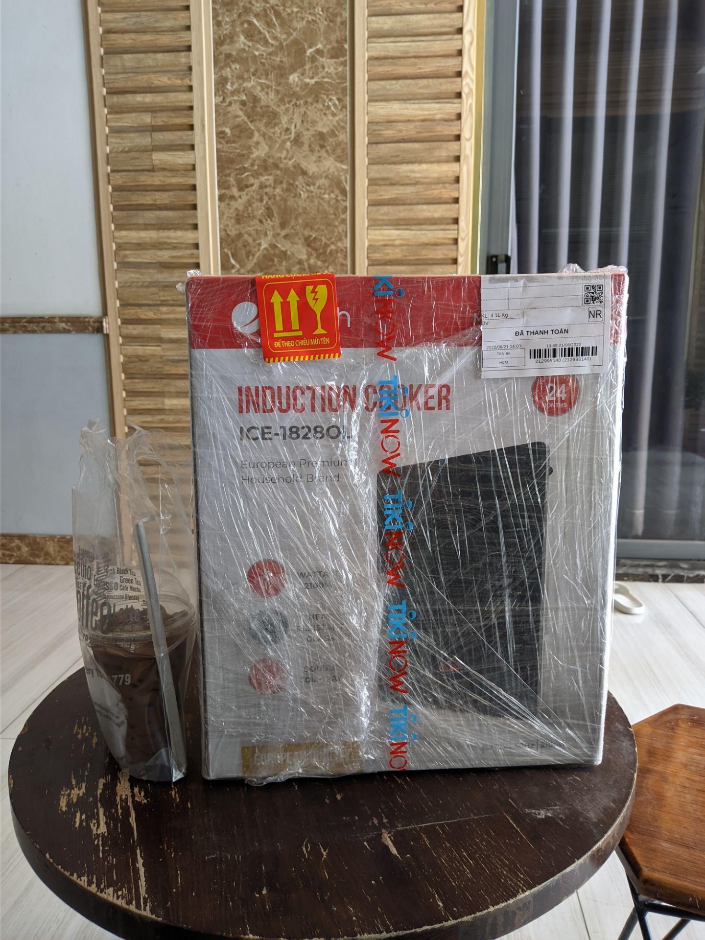 Giao hàng nhanh chóng, hộp sản phẩm không bị nát.
Có tặng kèm nồi lẩu trong hộp sản phẩm.
Đăng ký bảo hành điện tử, hàng nguyên đai nguyên kiện