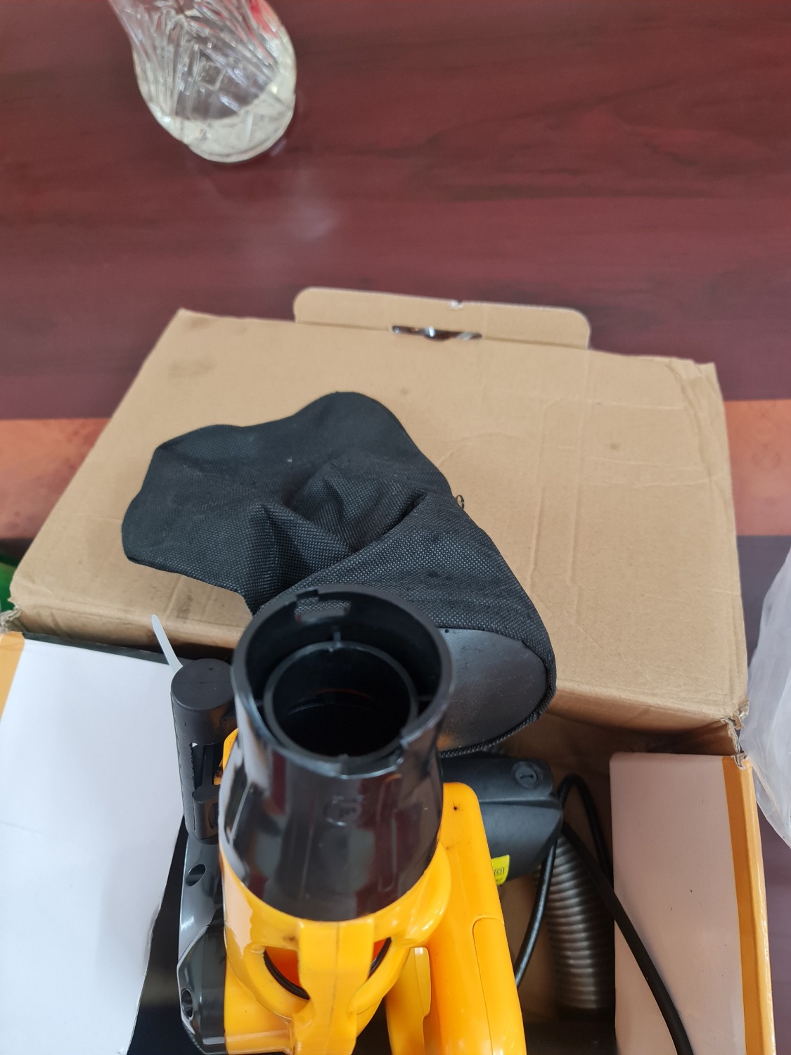 Máy khá bẩn, gãy phần đầu cổ hút gió, yêu cầu đổi trả lại sản phẩm