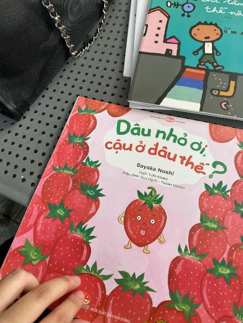 nét vẽ và màu sắc rất tự nhiên ko phải do làm máy nên rất thíchc hợp cho con, sóp uy tín chất lượng
