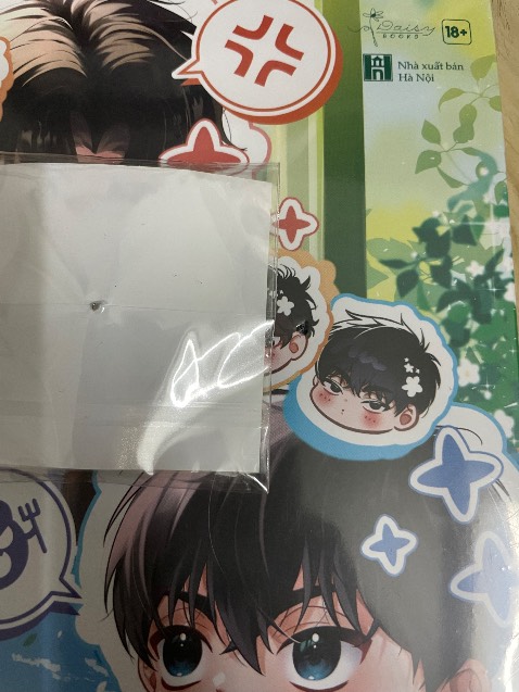 Pin cài làm sách bị thủng 1 lỗ to, mong lần sau tiki chú ý gói hàng tránh để sách bị hỏng.
Giá cả okie và tiki giao hàng hay đóng gói đều rất tốt, điểm trừ duy nhất là lỗi để sách bị hỏng 1 chỗ thôi.