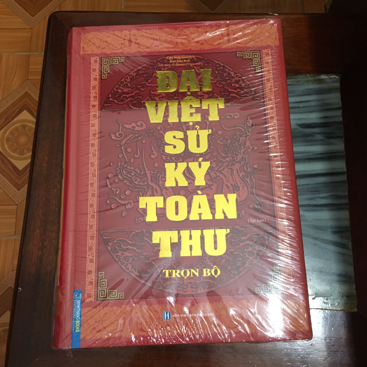 Mới xem qua nói chung ổn, có trang giấy bị gập khi in.