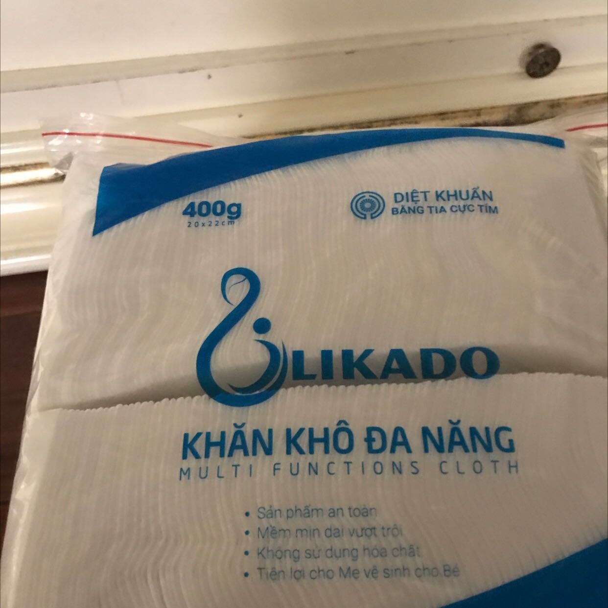 Hàng chất lượng , giấy dai không bị rã , lau mặt xong có thể sử dụng lại để lau đồ dùng trong nhà , kích thước 20*22 xài rất thích . Đã mua xài hết nên mua lại để xài