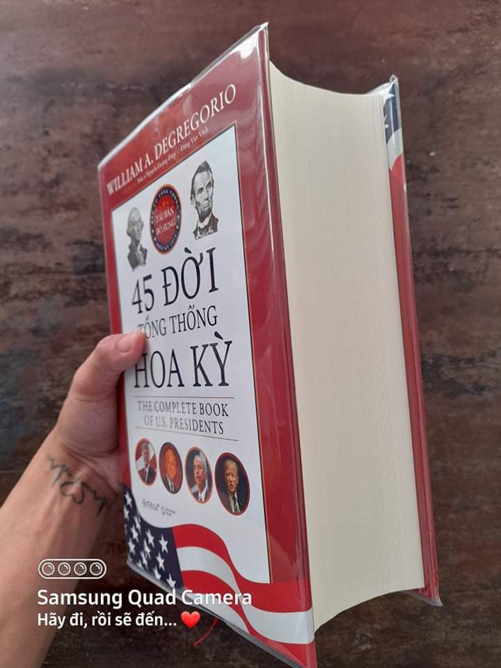 may mắn khi mình mua được bộ này ngay đợt sale 50% đợt sinh nhật Tiki được ap mã giảm giá nữa nên giá quá hời luôn. 
về phần ngoại quan quá xịnnnnn sò luôn. sách mới cứng khâu vận chuyển cũng khá là oke. không bị móp méo gì hết 
mình khá hài lòng luôn❤