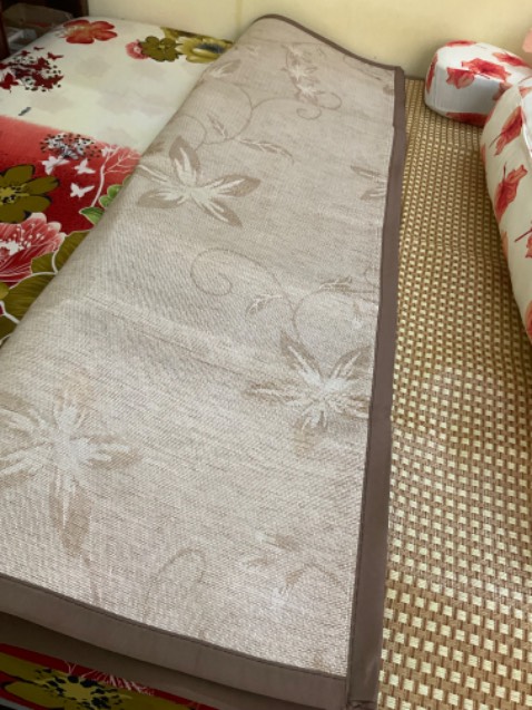chiếu khg có thun bo ở góc cạnh nên trãi khg thẳng khó nằm chiếu khg có thun bo ở góc cạnh nên trãi khg thẳng khó nằm