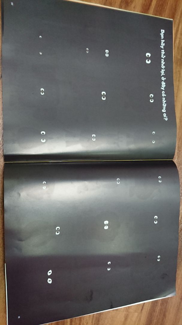 Sách hay, dễ thương, bé nhà mình rất thích. Tuy nhiên trang gần cuối in sai, bóng của con vật này lại in mắt của con vật khác. Lỗi này mình thấy không chấp nhận được. Sách hay, dễ thương, bé nhà mình rất thích. Tuy nhiên trang gần cuối in sai, bóng của con vật này lại in mắt của con vật khác. Lỗi này mình thấy không chấp nhận được.