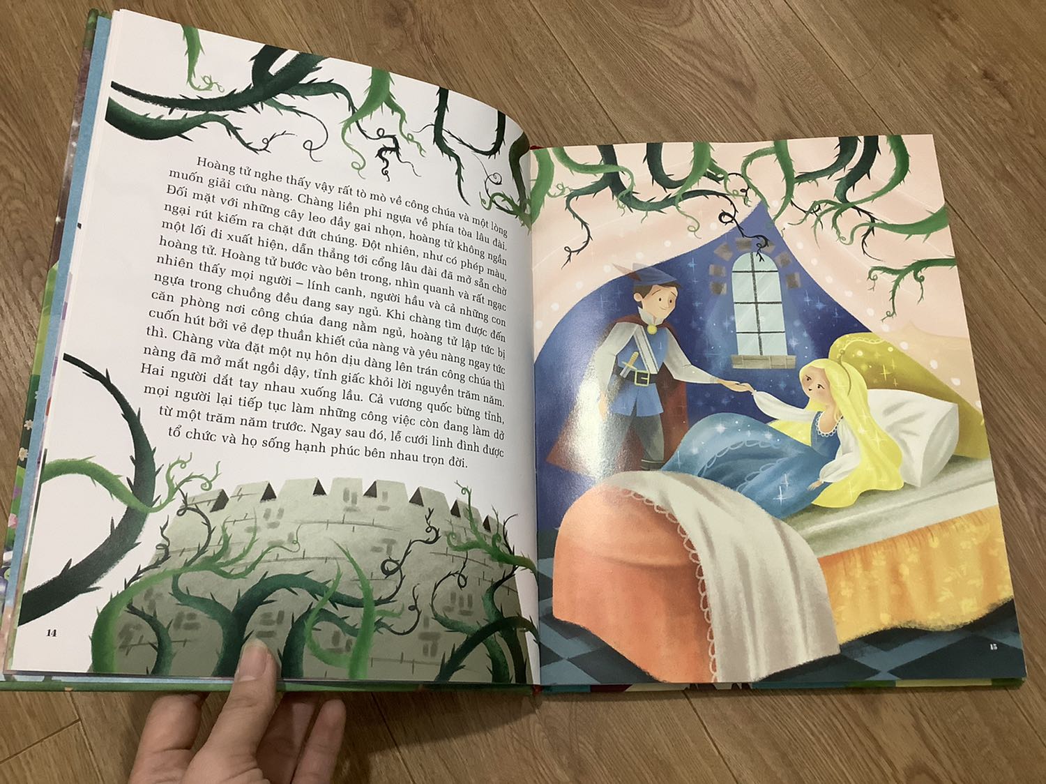 Sách đẹp, dùng làm ùa tặng rất sang trọng.