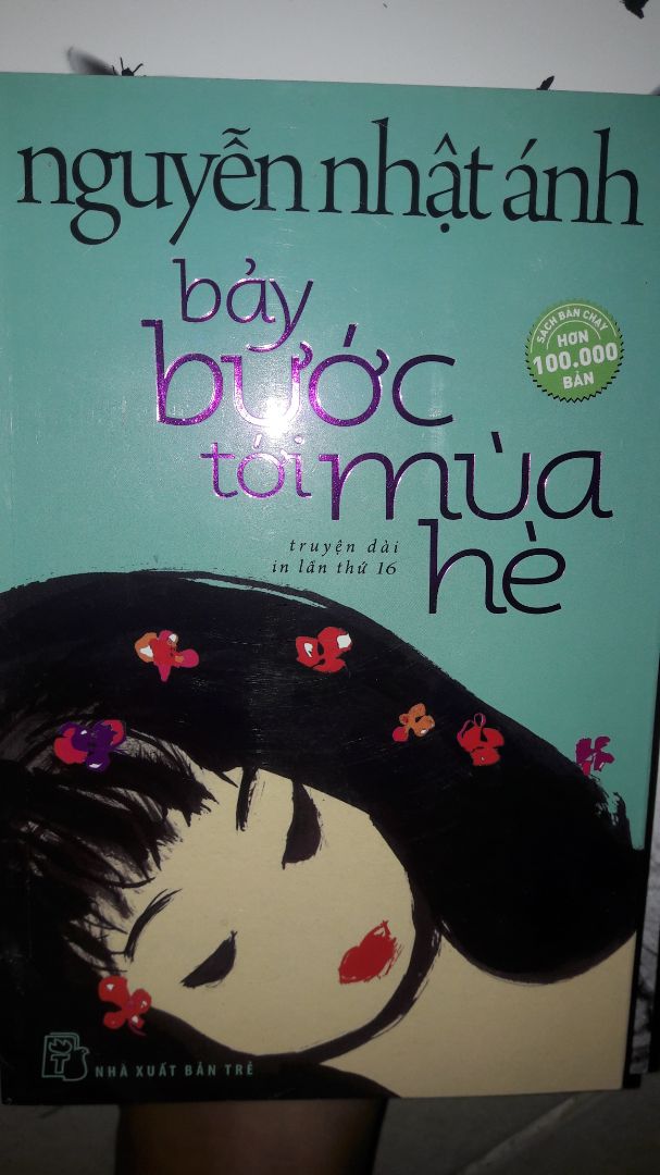 Giao hàng nhanh, nhưng sách in bị nhăn giấy trông mất thẩm mĩ ghê. 
Mình mua sưu tầm sách của bác Ánh, truyện này thì mình đọc cách đây 5 năm rồi ko nhớ nội dung lắm, chỉ biết là cảm giác lúc đó không có tiếc nuối gì, vì còn là mùa hè của năm 16,17 tuổi, nhưng nhớ mãi câu "chừng bảy bước là đến chứ mấy". Tối nay sẽ đọc lại!