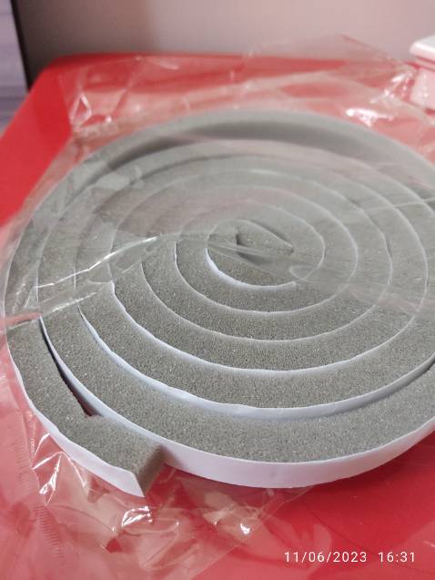 Sản phẩm kém chất lượng, không có lớp keo dán như mô tả.