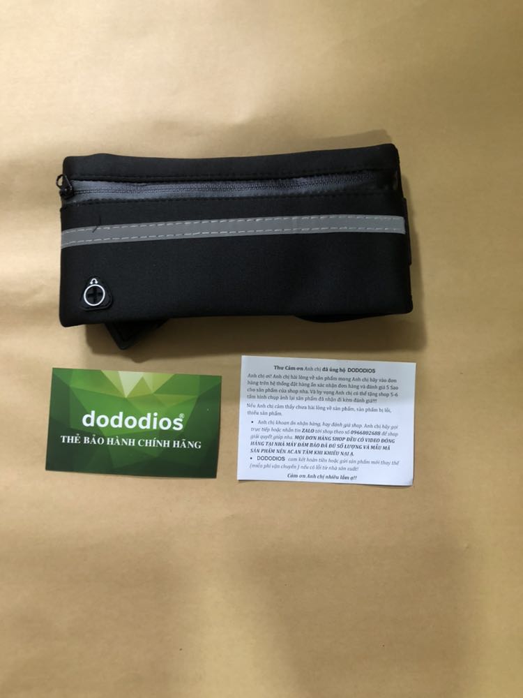 Mình nhận đc hàng r, sp y như quảng luôn ưng hết cả mình 
Mua về đeo đi chạy bộ đựng điện thoại tai nghe tiện lắm ý cần là lôi ra chạy mãi ko bị rơi hay thế chứ 🤣
Tiki giao hàng thì siêu nhanh mới sáng htrc đặt hsau đã nhận đc hàng r. Đã v a ship còn nhiệt tình hỏi thăm cả sức khoẻ nhà mình chứ 🤣
Nhắn tin cho shop để hỏi về sp thì sp tư vấn quá nhiệt tình, nên mua nha cả nhà 🥳