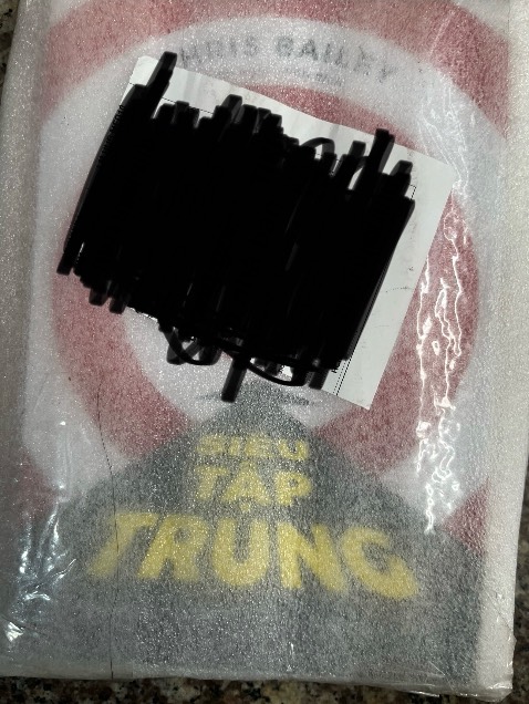 Sách mới nhưng đóng gói hơi tệ