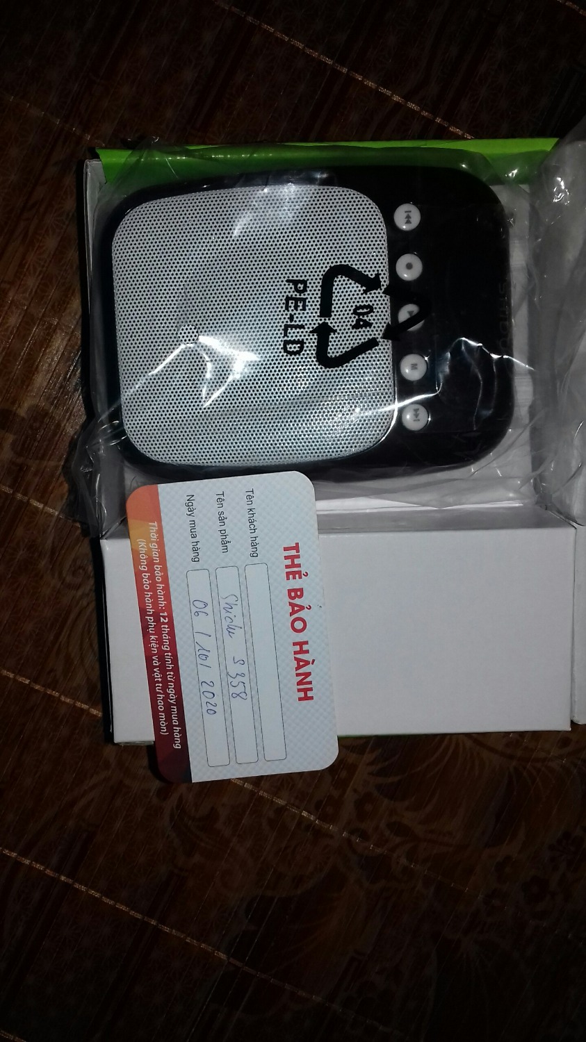 Mình đặt màu hồng nhưng Tiki giao màu đen.
Mình để ý cũng có 1 bạn khác mua hàng của VNF cũng bị giao sai màu giống mình. Mà đây là cố tình giao màu đen chứ không phải nhầm lẫn lúc đóng gói hàng!
Mình cần một lời giải thích từ phía Tiki về việc này! Mong sớm nhận được phản hồi từ Tiki!

Còn về chất lượng sản phẩm: Mình *** thử thì mọi thứ ok. Chất lượng phù hợp với giá tiền. Có phiếu bảo hành đầy đủ.