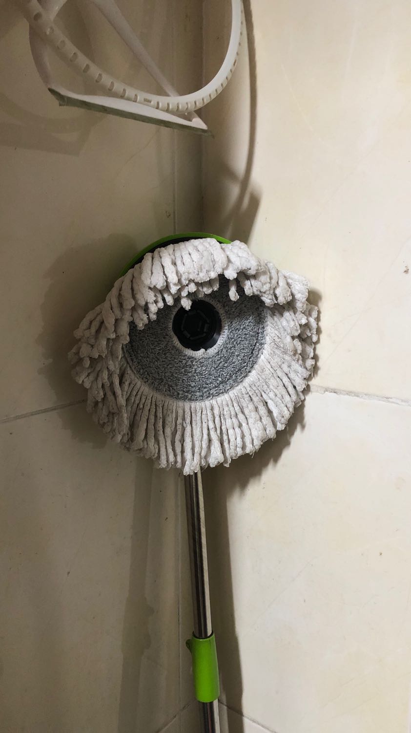 bông mỏng nhưng dai và nhẹ, phù hợp sd lau nhà sàn gỗ hoặc mdf ít bụi bẩn và sd hàng ngày, nếu nhà sàn xi măng hoặc bẩn bụi nhiều thì có thể tìm loại khác dày hơn