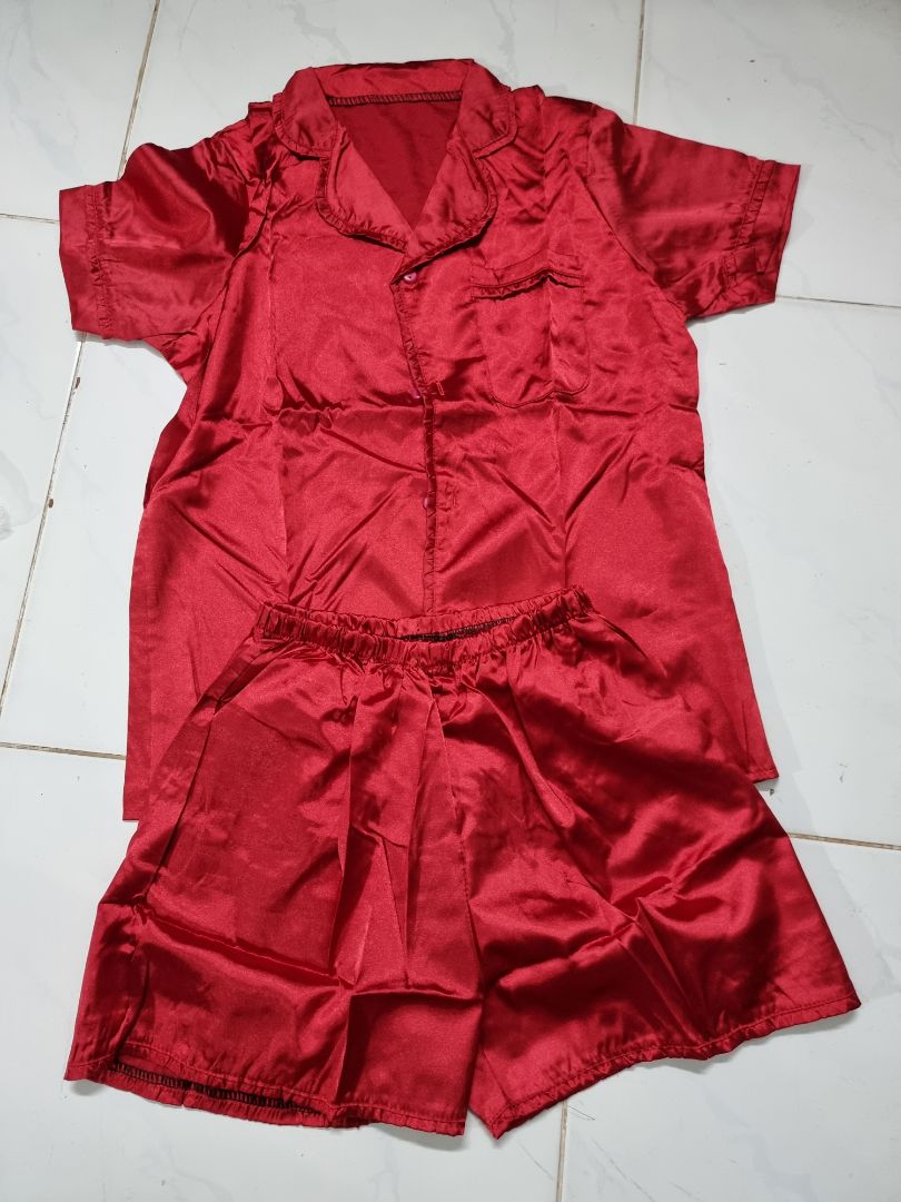 sản phẩm chất lượng, đúng mẫu mã đã đăng! chỉ tiếc là shop ko giao đúng màu đã đặt hàng, đặt xanh vany nhưng giao màu đỏ; hơi buồn xíu! shop đóng gói kỹ, giao hàng đảm bảo! ủng hộ shop trong thời gian tới! cho shop 5☆.