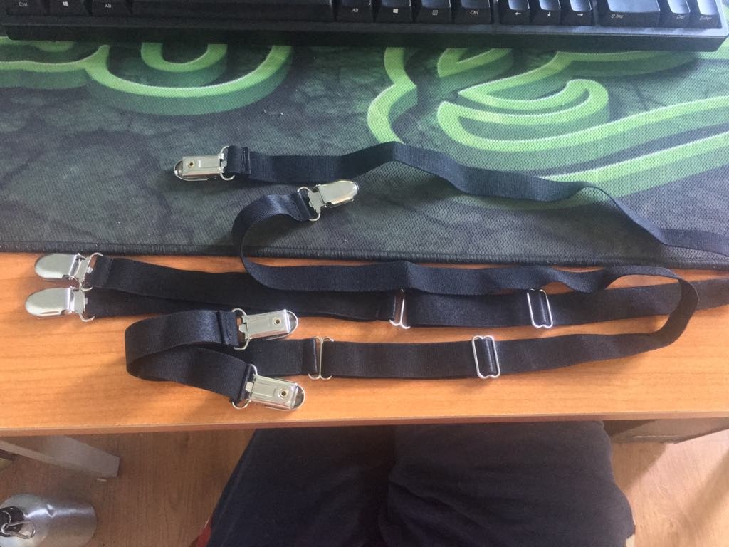 Đã sử dụng trong vòng 1 tuần qua.
Tác dụng giữ áo thỏa mãn mong đợi.
Chút vấn đề nhỏ là thỉnh thoảng dây đai sẽ quấn vào lông chân gây đau như giật lông vậy.
Sản phẩm hoàn thiện chưa mỹ mãn, riêng đôi mình nhận chốt khóa 1 cái bị lỏng (kẹp vào vẫn di chuyển được) ngoài ra, kẹp tăng giảm độ dài còn cạ vào da thịt gây rát nhẹ.