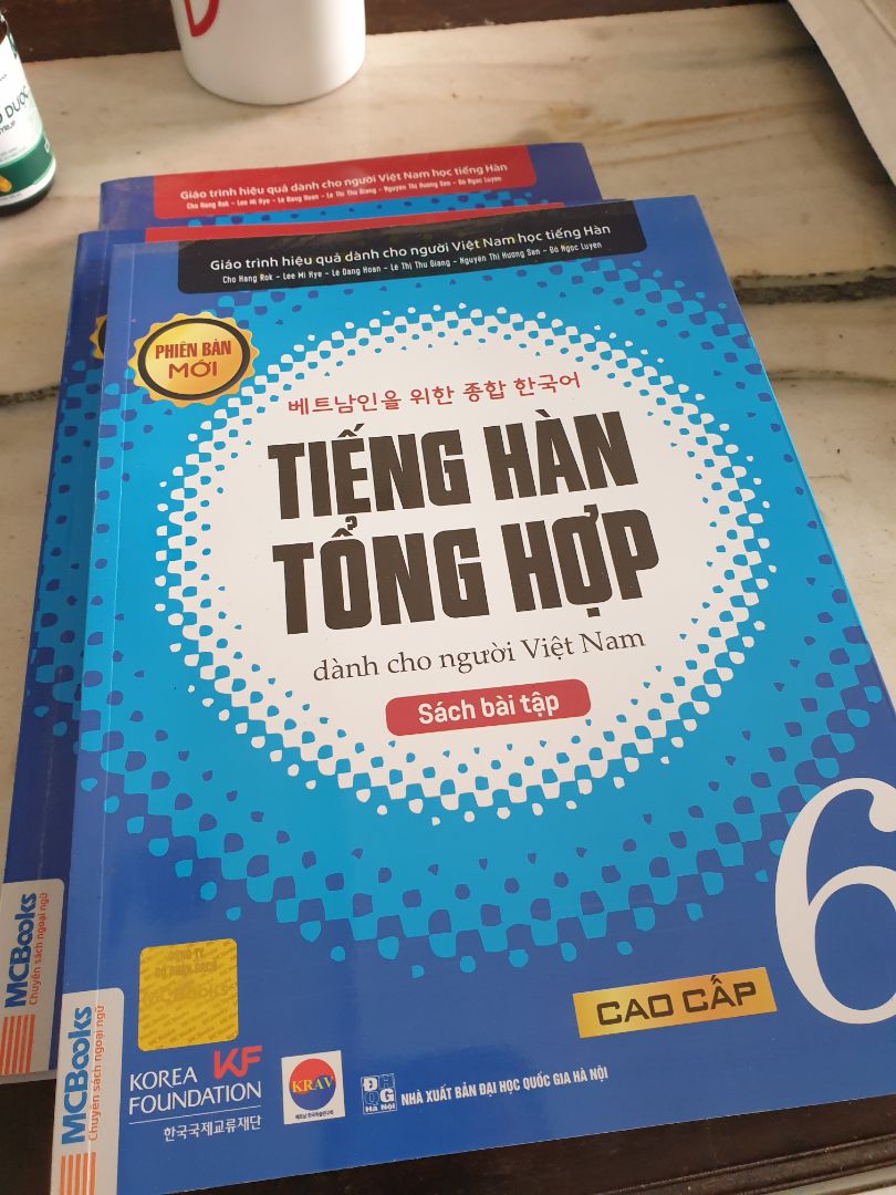 sách đẹp, dày, in chuẩn, k bị dính trang kẹp giấy hay gặp lỗi in ấn gì, mình đặt ship nhanh nên đặt cái 2 tiếng sau nhận được luôn. túm lại là rất hài lòng ?