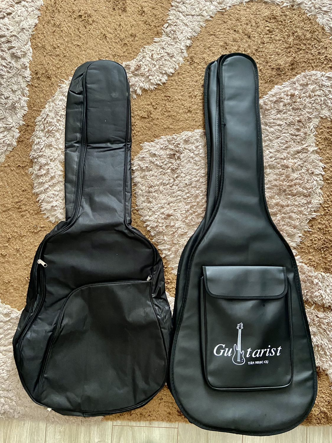 Cùng giá nhưng chưa bao giờ thấy bao đàn nào xấu xí như bao đàn này. Chất liệu vải, đường may, dây kéo, thiết kế … Tất cả đều có chất lượng thấp nhất. Tuyệt vọng.