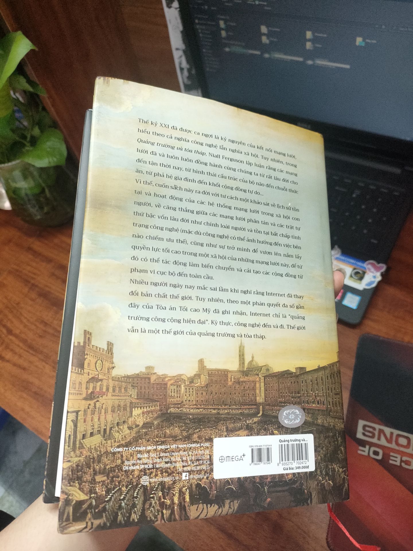 sách dày dặn, rất đẹp còn phần nội dung thì mình chưa đọc và cũng không phải dân chuyên nên không rõ. Nhưng tác giả của quyển sách này có lý lịch rất uy tín