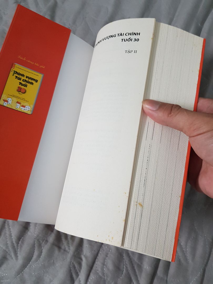 chất lượng giấy rất tệ, mua sách mới mà quá nhiều trang bị ố vàng.