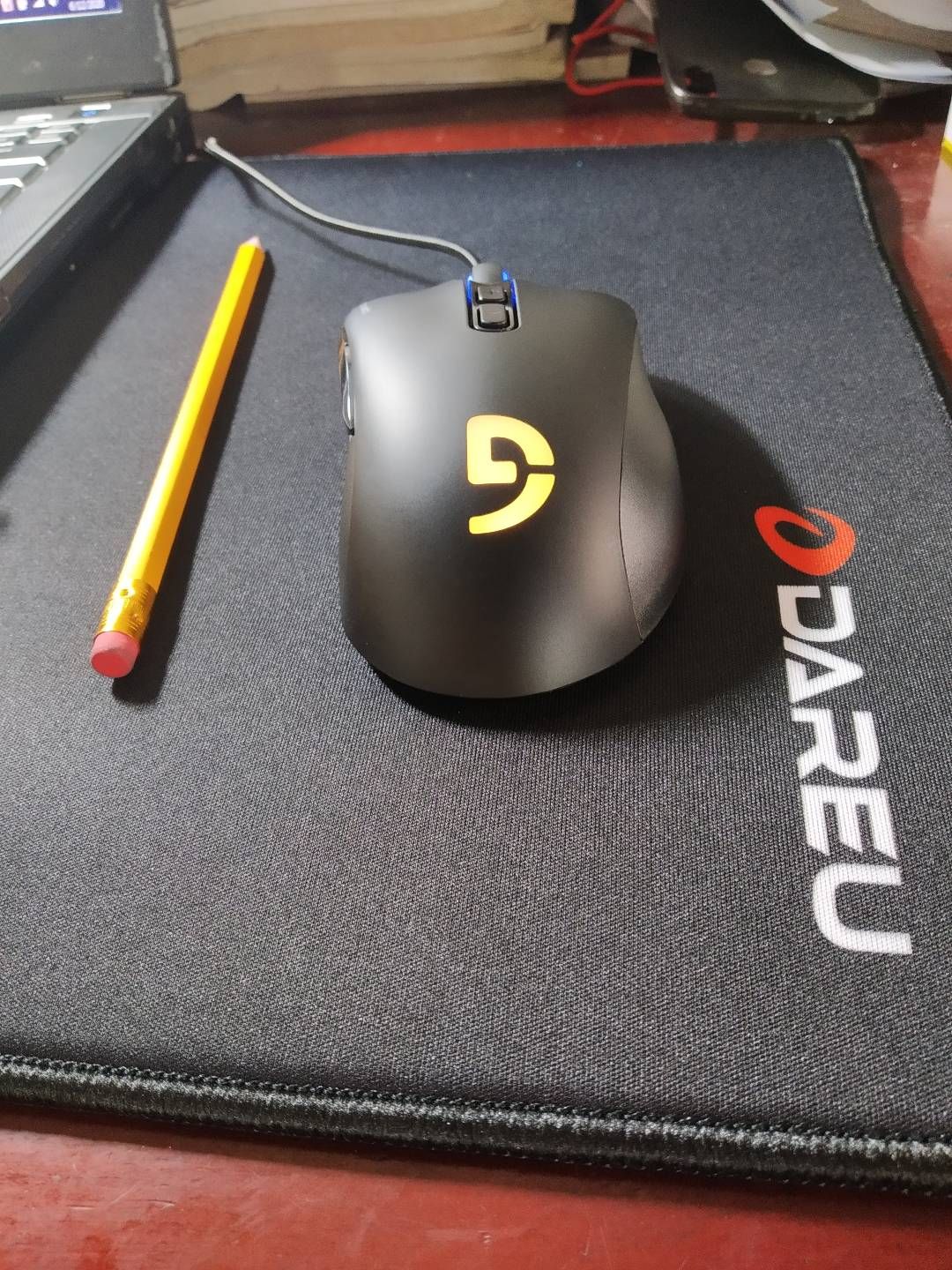 Ổn áp trong tầm giá, nhưng hộp màu trắng chứ không màu đen như trên mạng, chuột đẹp, mới, ngon, nhiều nước...